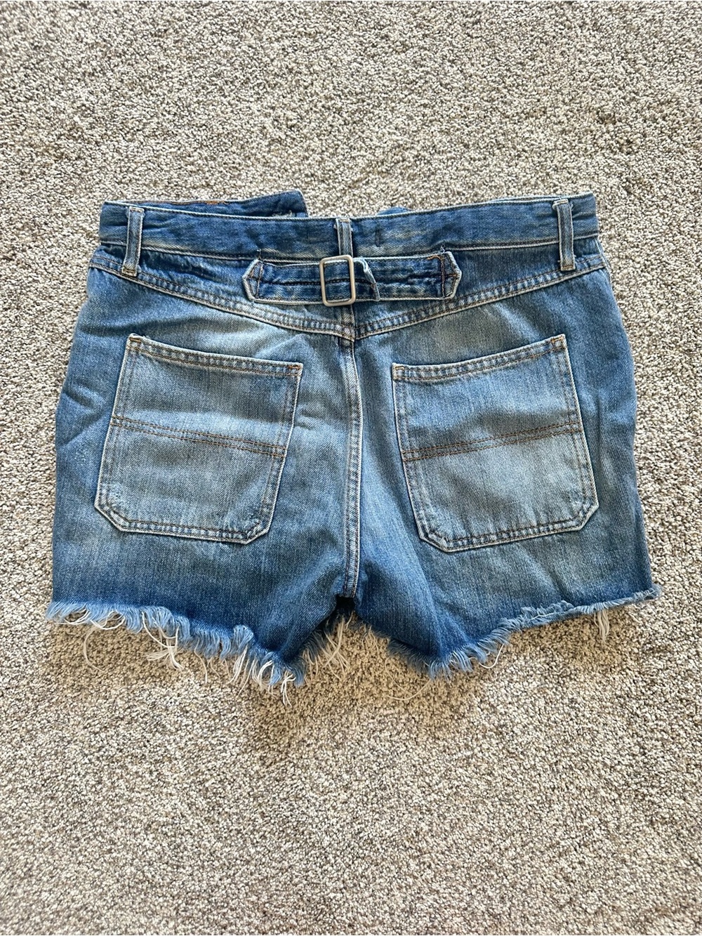 ✨ Free People High-Rise Frayed Hem Denim Shorts - Blue ✨ - Picture 4 of 4